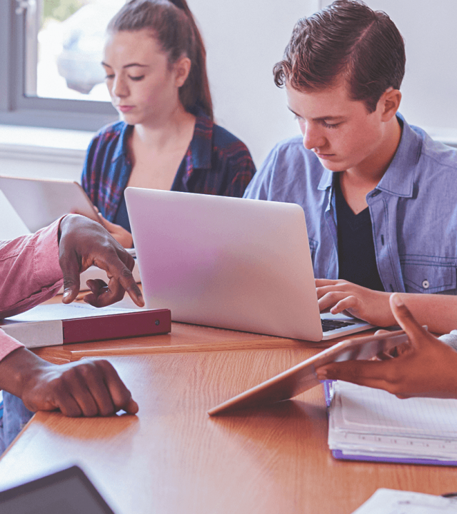 teacher-instructing-students-using-technology-in-the-classroom